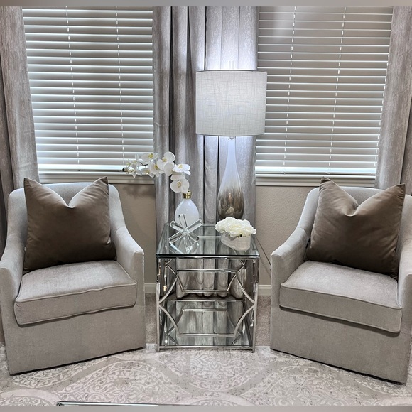 1-NWT TGH TESSITURA VELVET DECORATIVE PILLOWS (Read description for details) - Picture 8 of 17